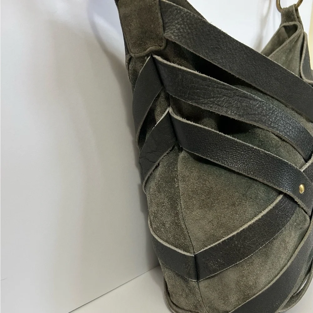 UO - Deena & Ozzy - Elegant Green Suede and Leather Boho Shoulder/Crossbody Bag - Picture 6 of 16